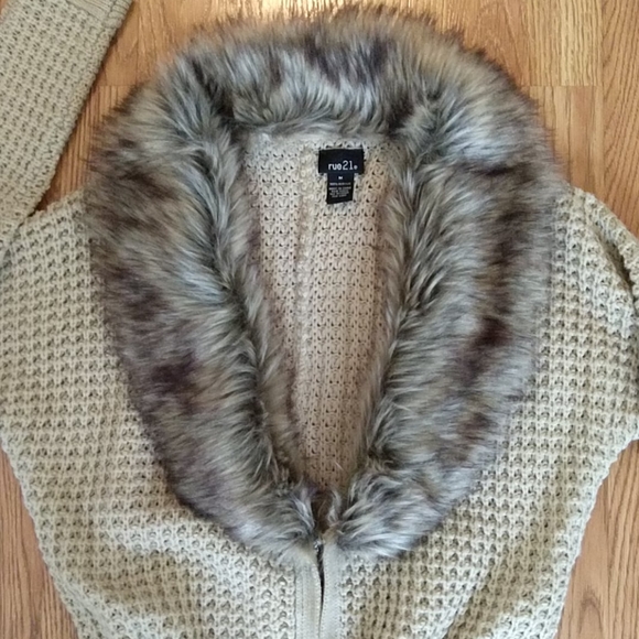 EUC faux fur neck cardigan - Picture 2 of 6